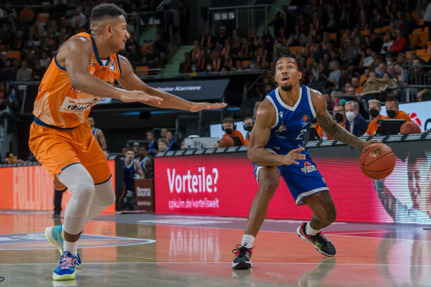 牵手跑向球 牵手跑向球